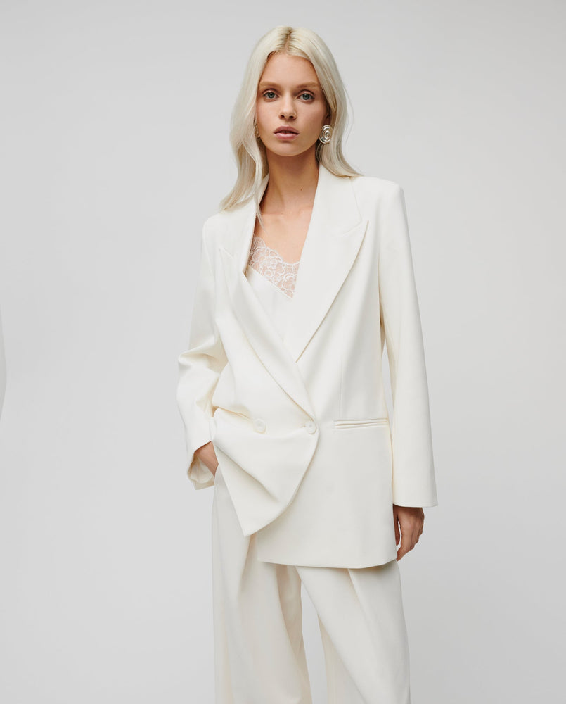 IVY OAK Jil Tuxedo Blazer - Pearl