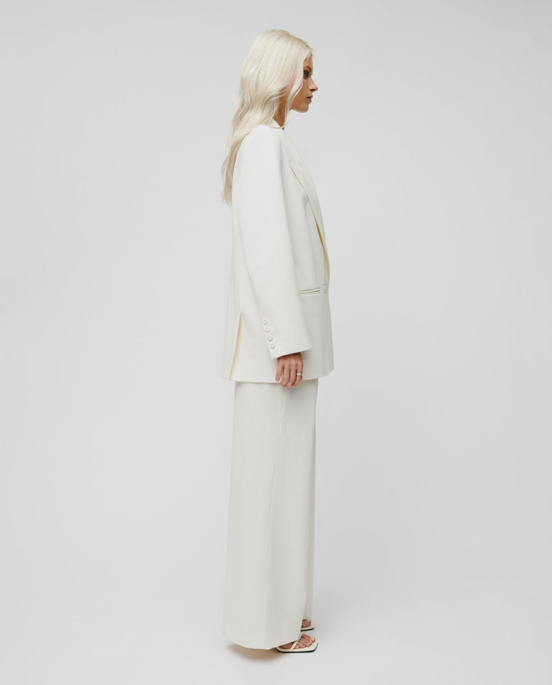 IVY OAK Jil Tuxedo Blazer - Pearl