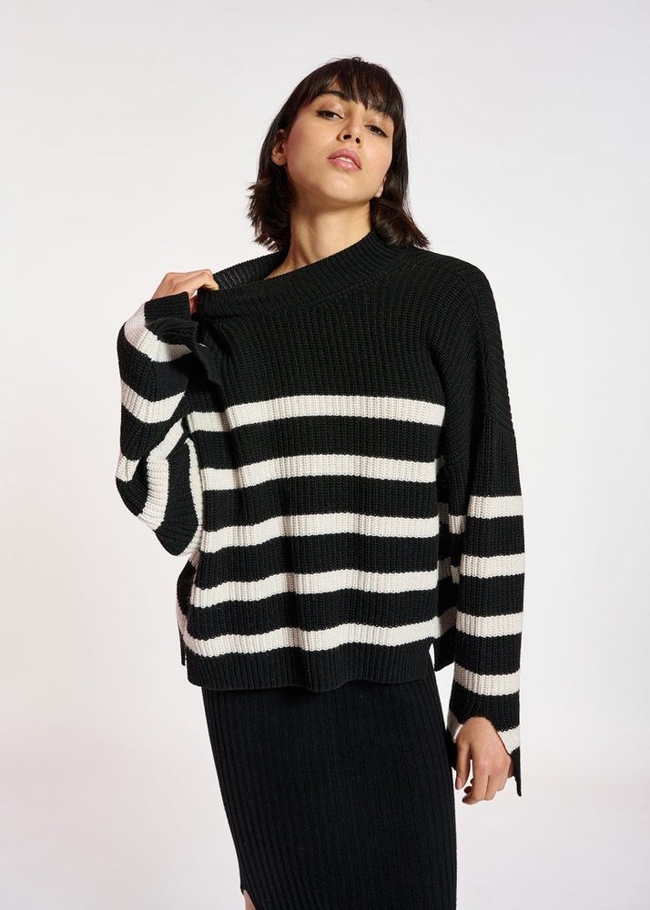 ESSENTIEL Conosito Black and white striped oversized knit sweater
