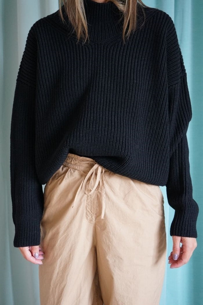 Pomandère high neck knitwear black